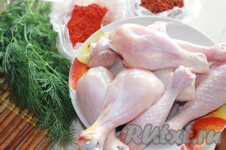 Куриные ножки, тушёные с луком на сковороде: 5 фото в рецепте