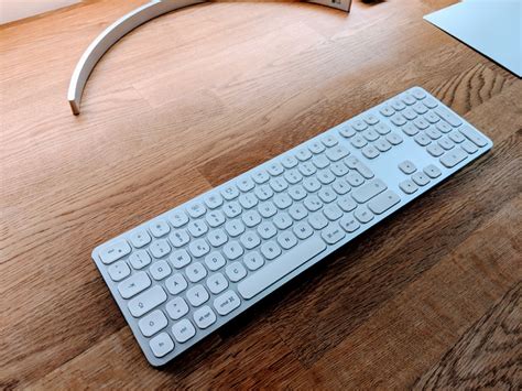 Satechi Vs Matias Keyboard - http://dpbrzn.over-blog.com/