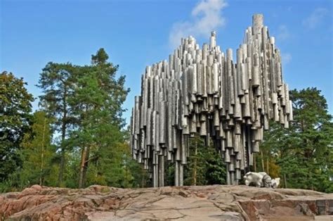 Самые нелепые памятники в мире