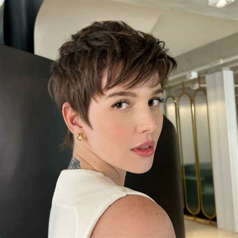 Corte De Cabelo Curto Feminino Rosto Oval - 11 Cortes de cabelo perfeitos para mulheres com formato de rosto oval ...