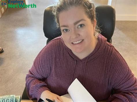colleen hoover net worth  salary source  income early life