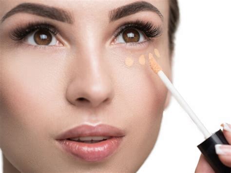 Ingin Memakai Makeup Full Coverage? Perhatikan 5 Hal Ini Supaya ...
