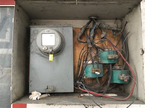 Obrazy : stena, elektrina, bojler, elektroinštalácie, elektrické ...