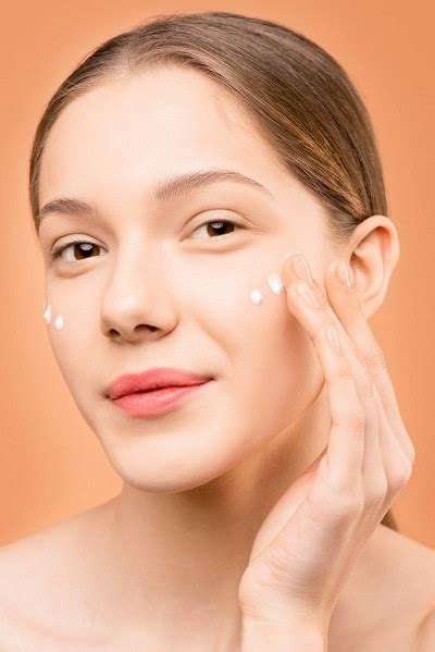 L'highlighter : l'incontournable pour un teint illuminé