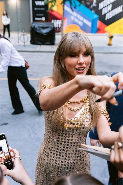 What Doja Cat And Her Fans Teach Us About Our Relationships With