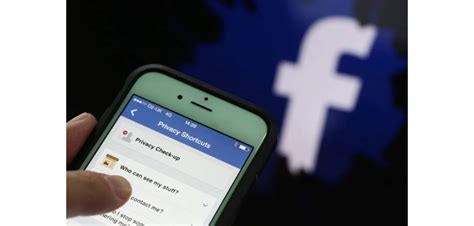 facebook      big move  physical devices lets  video