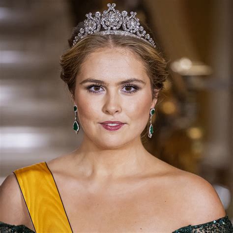 Koningin Máxima in Claes Iversen, prinses Amalia in Jenny Packham: pláátje