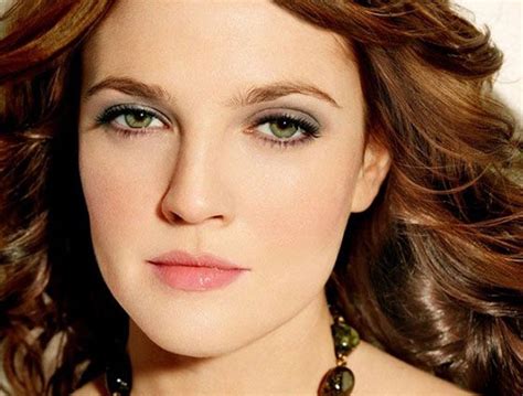 Best Hair Color For Hazel Eyes: 5 Skin-Tone Friendly Ideas | Pale skin
