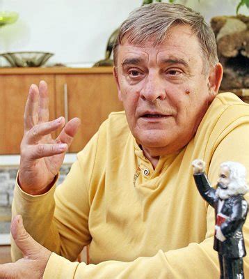Джеки Стоев гладува за морето