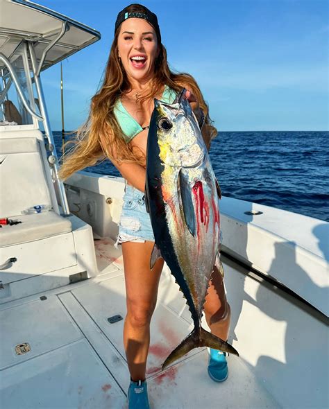 Lauren Lila | I got asked if I’m “tuna’d out”. Um, NO!🎣🍣 | Instagram