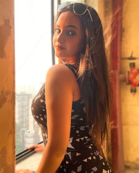 Web Series Mrs teacher Actress Aliya naaz surprise fans with her