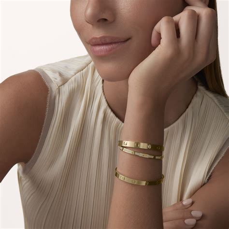 cartier enhances   locking mechanism  introduces  medium