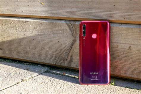 Обзор Honor 10i 128GB. Бюджетный смартфон с тремя камерами - MegaObzor