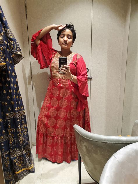 Desi lesbian alert : r/lesbianfashionadvice