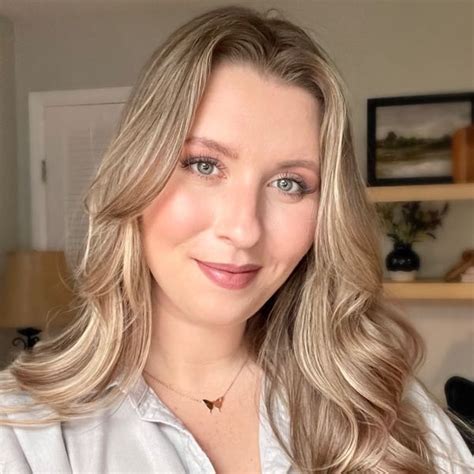 miss prim | Twitter, Instagram, TikTok, Twitch | Linktree