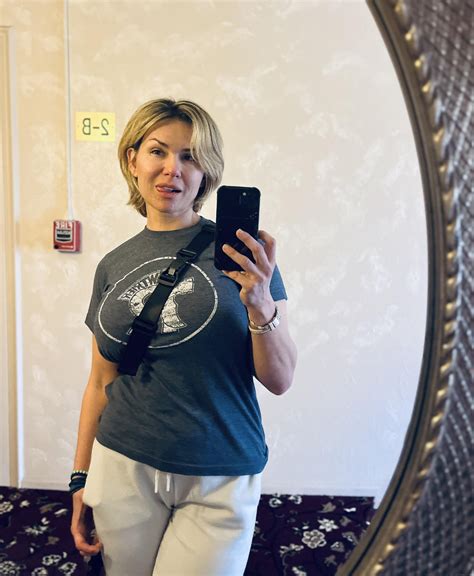 Loving 🥰 this mirror : r/smileygirls