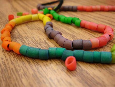7 Craft Ideas for Little Kids ... | Macaroni necklace, Craft activities ...