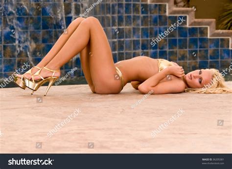 Sexy Young Bikini Model Golden BlondeẢnh có sẵn36205381 