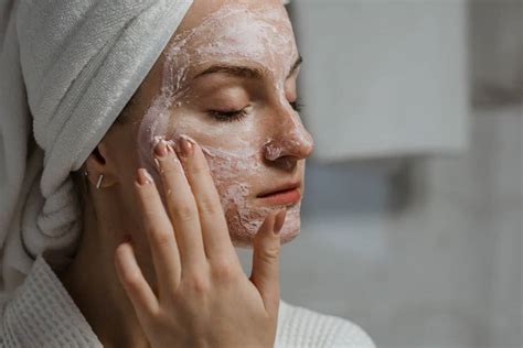 5 Miracle Moisturizers To Revitalize Your Skin Overnight