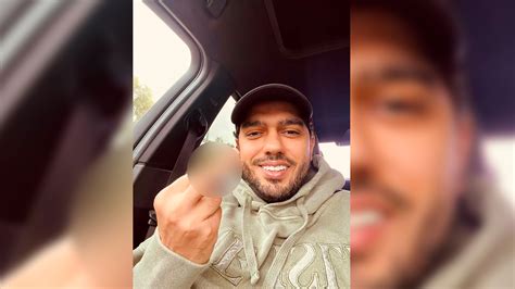 Показавший средний палец Зеленскому депутат нашёл в машине устройство ...