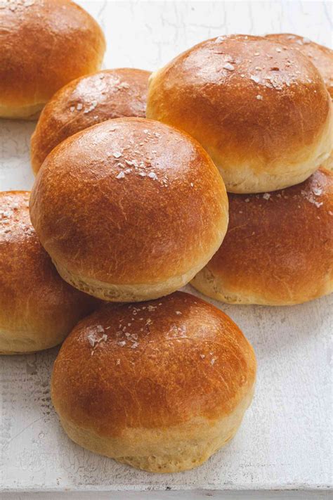 das perfekte brioche burger bun rezept fuer saftige burger