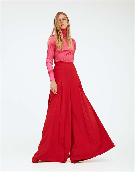 Fall 2017 Trend: Big Red [PHOTOS]