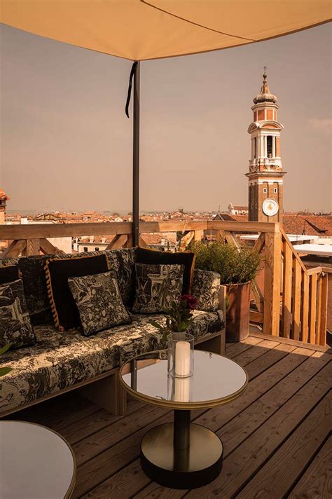 The Venice Venice Hotel - 5 star luxury on the Grand Canal facing Rialto