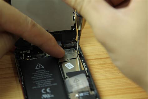 Apple iPhone 5s Screen Replacement and Removal - MyFixGuide