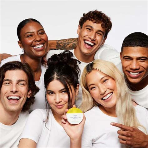 Why the pageboy cut actually works for every single face shape 8