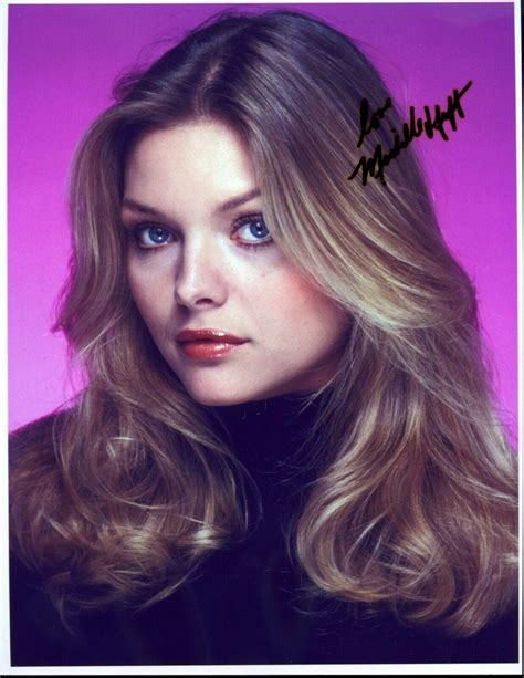 BEAUTIFUL PORTRAIT Actress MICHELLE PFEIFFER Autographed Photo HAND