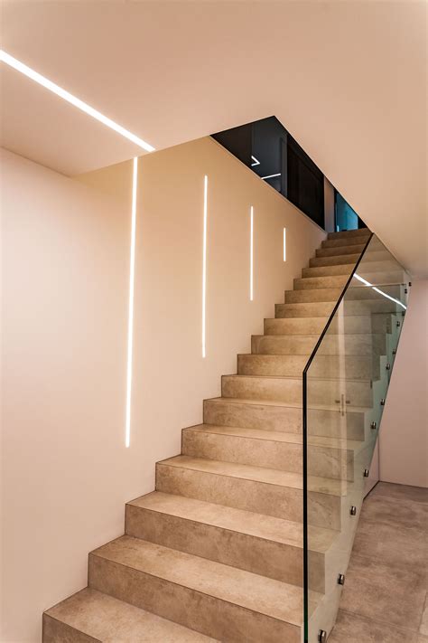 LED Treppenbeleuchtung | Treppenhaus beleuchtung, Treppenbeleuchtung ...