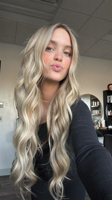 Paige Mackenzie | Come play a hole with Paige 🩷 | Instagram