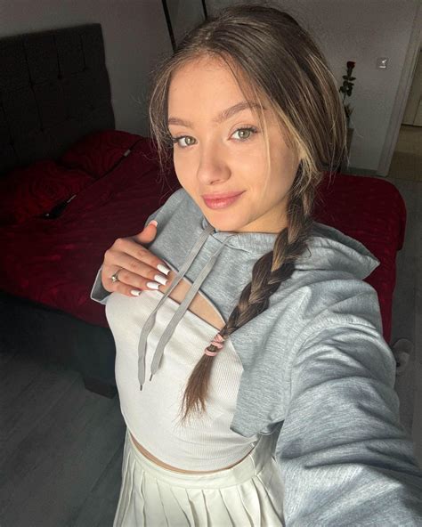 Hot thoughts? ;) : r/MissLipfetish