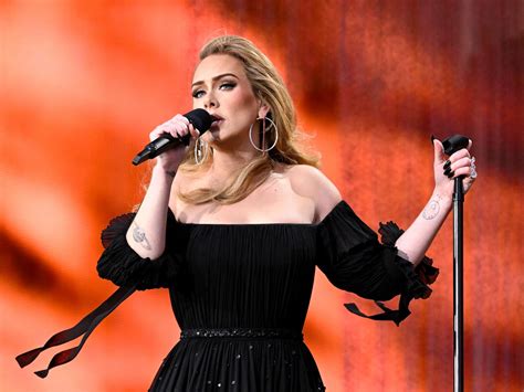 Adele warns fans about throwing things at performers onstage - ABC News