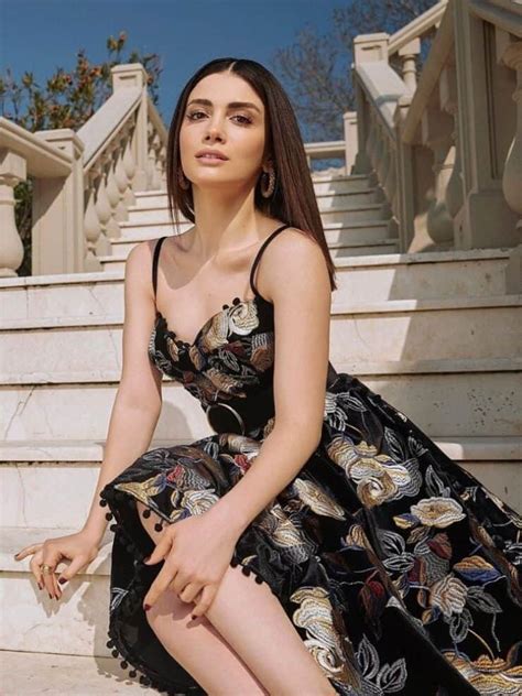 Özge Yağız: A Glimpse Into The Life Of The Beautiful Actress