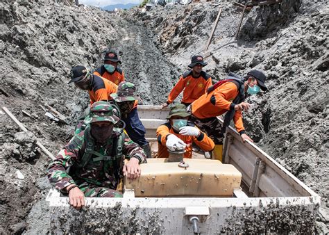 A look inside the search and rescue for Indonesia's tsunami survivors ...