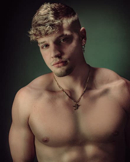Portrait of a Shirtless Man - Photos by Canva