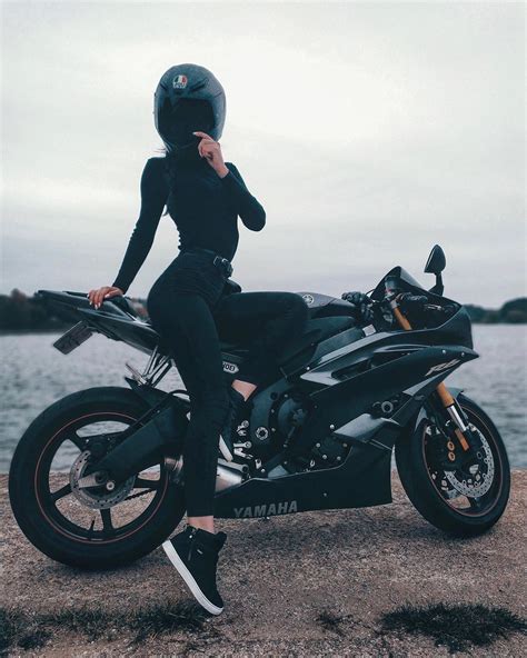 🍑 on Instagram: “Мокрая девочка🙋🏻‍♀️ #катаемдальше” | Motorbike girl ...