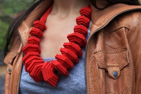 Чудесные украшения из войлока | Felt necklace, Felt jewelry, Felt ...