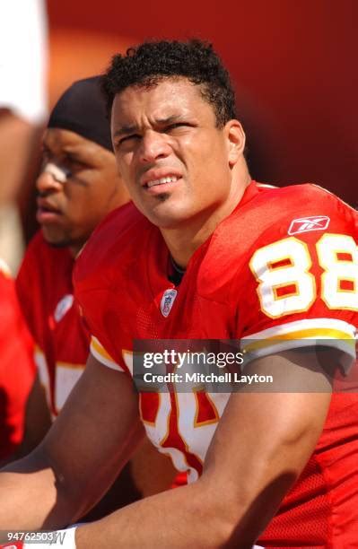 Tony Gonzalez Chiefs Photos and Premium High Res Pictures - Getty Images