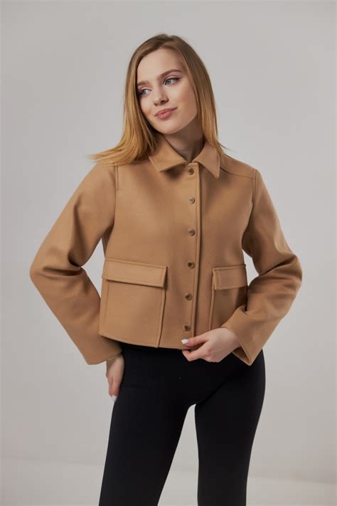Укороченный пиджак 320-01. Купить Верхняя одежда в магазине — Hardy™