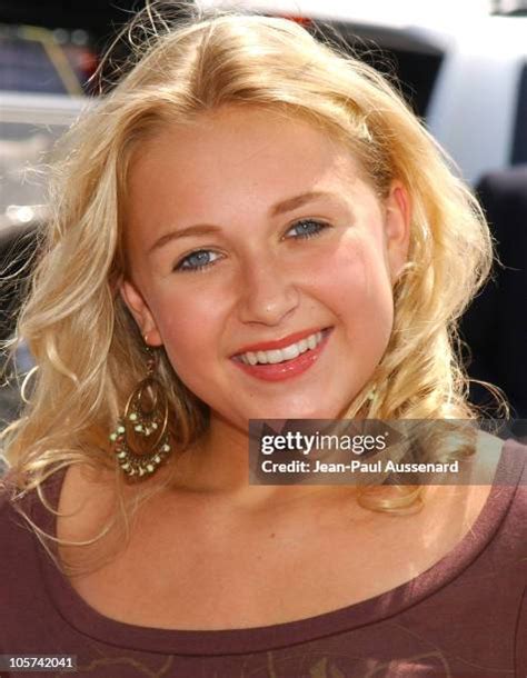 221 Skye Bartusiak Photos & High Res Pictures - Getty Images