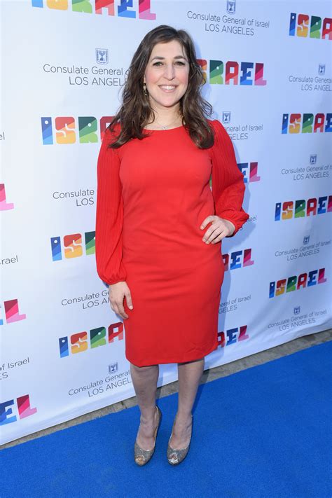 Mayim Bialik's feet