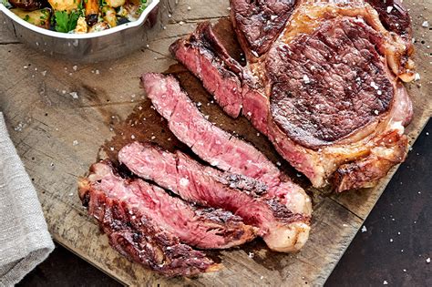 Searing A Masterpiece: 5 Steps To Perfectly Cooked Steak On Your Green Egg