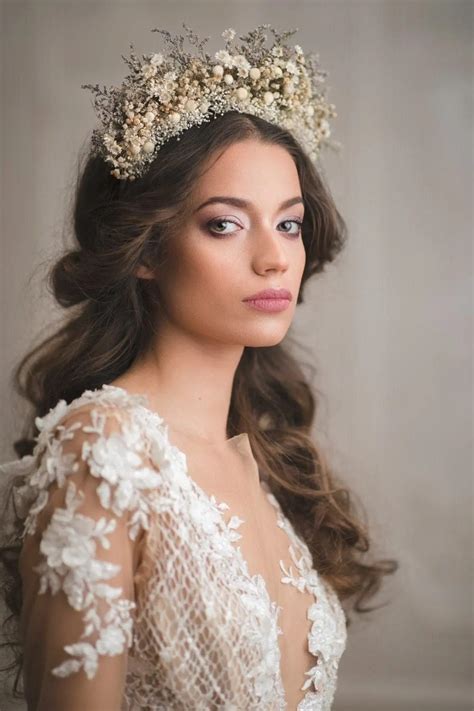 25 Beautiful Wedding Crowns + Tiaras for 2023 Brides | Beige wedding