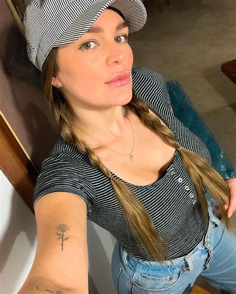 La hermana de Karol G, Verónica, muestra su cuerpo sin filtros luego de