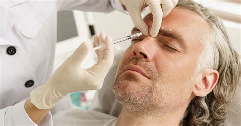Hyaluronic acid: What is it, what it treats, and side effects to be ...
