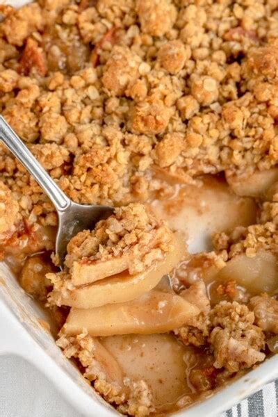 Recipe for Apple Crisp {+VIDEO} | Lil' Luna