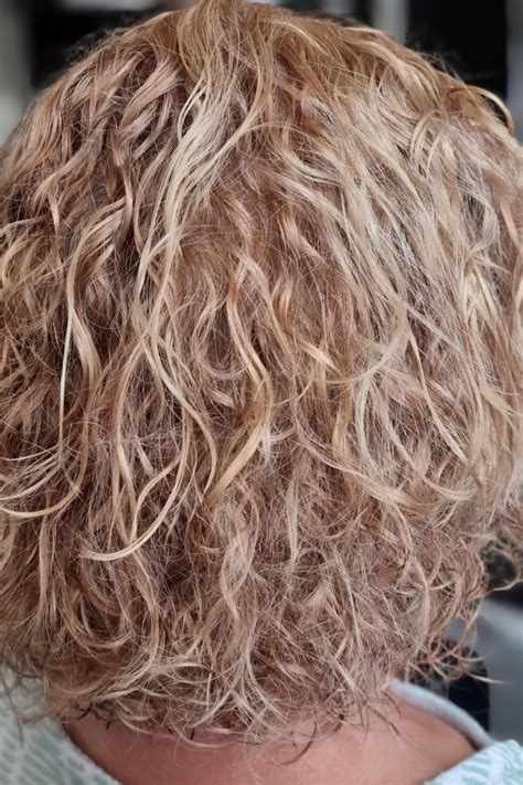 30 Curly Crochet Hair Styles - Stylish Hair Ideas