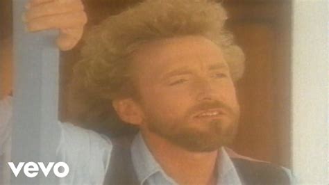 Keith Whitley - "Don't Close Your Eyes" (Official Music Video)